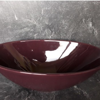 Oválná fialová porcelánová mísa  značky TCM.