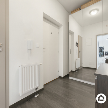 Prodej bytu 2+kk s velkým zastřešeným balkonem a parkováním v Ivančicích