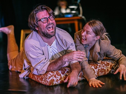 Plakát události Atatürkiáda: mezi mešitou a diskotékou