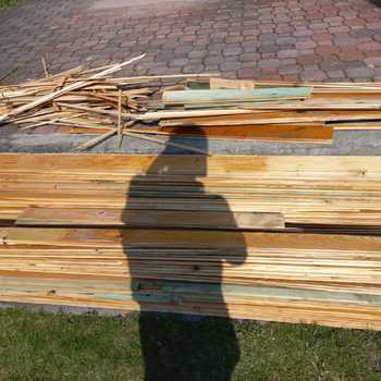 Starší dřevěné desky za odvoz (Ivančice)