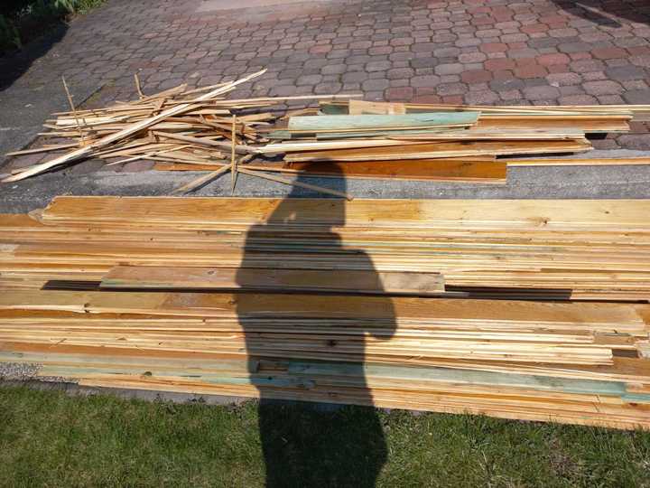 Starší dřevěné desky za odvoz (Ivančice)