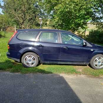 Prodám osobní automobil značky Ford Focus 1,8- 5místný.