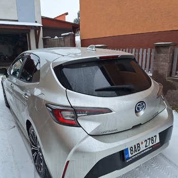 Prodám Toyota Corolla Hybrid 1,8,výbava Comfort style tech