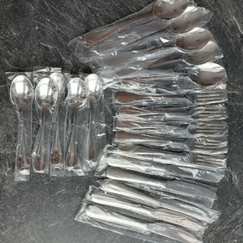 Nová sada příborů z leštěné nerez oceli  24 ks