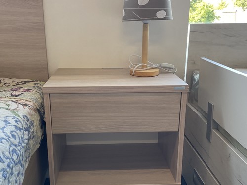 noční stolek SMART s USB