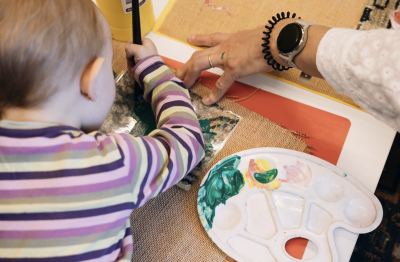 Plakát události Mezigenerační výtvarné zastavení pro (pra)rodiče s dětmi od 2 do 5 let