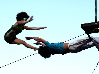 Plakát události Cia PakiPaya - Shake, shake, shake - akrobaté ze Španělska