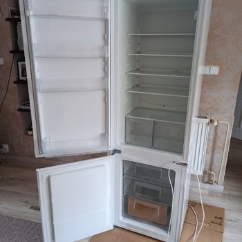 Prodám vestavnou ledničku s mrazničkou Electrolux
