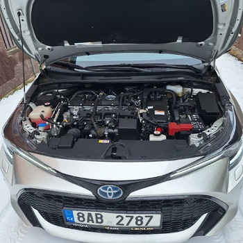 Prodám Toyota Corolla Hybrid 1,8,výbava Comfort style tech