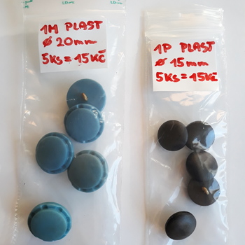 Plastové knoflíky .