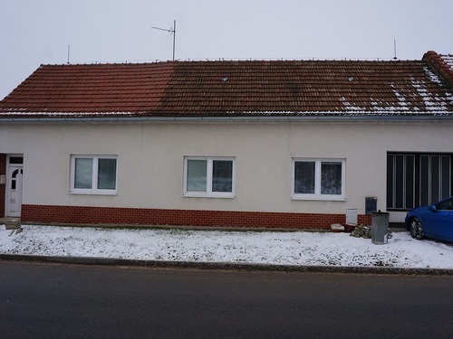 Velký RD Milešovice, s garáží a vjezdem na pozemek, CP 1162 m2