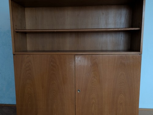 Retro dubová knihovna z roku 1956 – UP závody Třešť