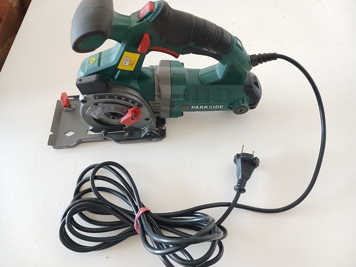 Elektrická  ponorná  pila PARKSIDE  PTS 710 A2