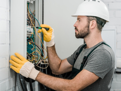 NOVÝ START, personální agentura s.r.o. nabízí práci na pozici Elektromontér (od 30tis.) v obci Třebíč