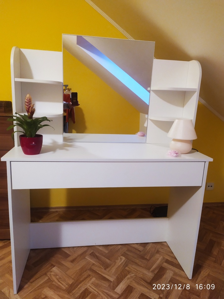 Prodám toaletní stolek na líčení, Zastávka, nový