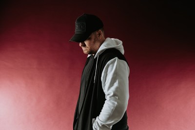 Plakát události Macky Gee (UK)