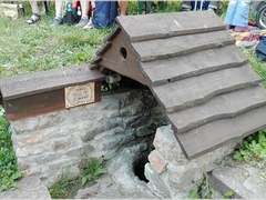 Foto: Otevírala se Maťova studánka blízko Újezdu u Rosic. Dorazil i Petr Bende