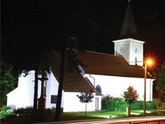 Na nočním nasvícení kostela v Přibicích se podíleli i přibičtí obyvatelé