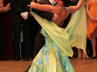 Slánská nemocnice zve na 28. ročník benefičního plesu. Výtěžek půjde na rozvoj porodnice