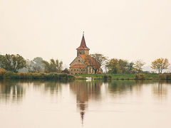Mušovský kostel pod náporem turistů