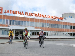 Dukovanské cyklobusy zahájily sezónu, zájemce neodradily ani sněhové přeháňky