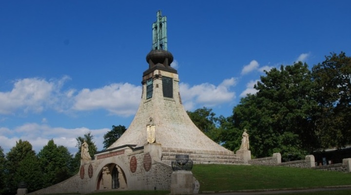 Mohyla míru Památky děkují 2016 4 + NPÚ.jpg