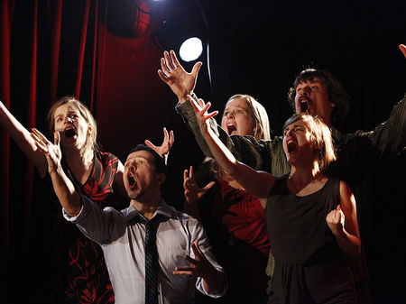 Komárovský divadelní festival Pešík nabídne herecké hvězdy, živou hudbu i soubor z Hradce Králové