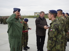 Základna vrtulníkového letectva přivítala sedm nových členů
