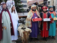 Průvod Tří králů v Náměšti přivítaly zástupy lidí