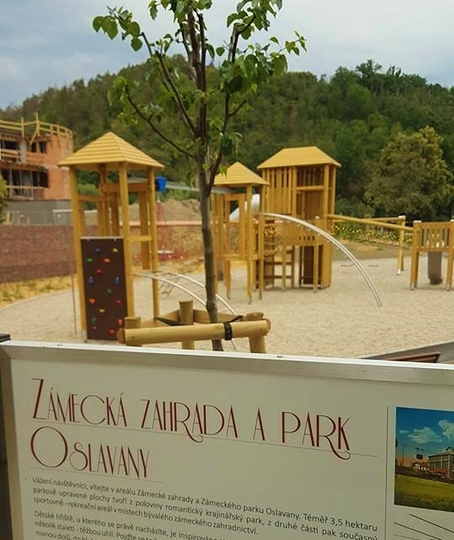 Zámek Oslavany zahrada dětské hřiště (9) + Vít Aldorf.jpg