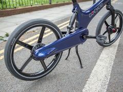 Během závodů na Masarykově okruhu ukradl zloděj elektrokolo za sto tisíc