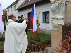V Dalešicích mají nové varhany a sochu Panny Marie
