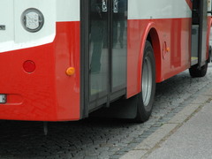 Vybrané spoje linky 153 budou opět obsluhovat zastávku Rosice, Těstárny