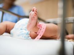 Poporodní rodinné pokoje pro tatínky i sourozence. Hořovická porodnice vyslyšela přání maminek