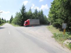 S nožem v ruce přepadl na Blanensku řidiče náklaďáku. Policisté hledají svědky