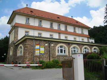 Nový ambulantní trakt v tišnovské nemocnici vyniká unikátní skleněnou fasádou