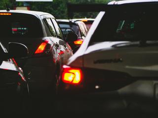 Výstavba okružní křižovatky uzavře na čtvrt roku silnici z Lochovic do Hořovic