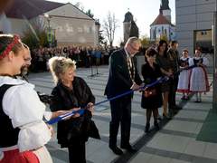 FOTO: V Bíteši oslavili Den vzniku samostatného Československa otevřením školy