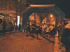 FOTO: Nezvyklý čas, nezvyklý terén. Běh noční Třebíčí přilákal desítky závodníků