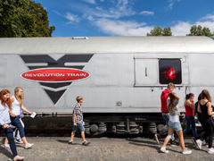 7. listopadu zastaví v Čelákovicích protidrogový vlak Revolution Train