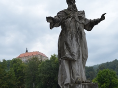 Vzhůru na zámek za Pupky světa a Psom obranárom