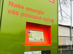 „Jaderná“ rychlodobíječka dodala za rok bezemisní elektřinu na cestu kolem světa