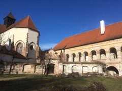 Památka Děvičky je v kritickém stavu: Turisté chodí, kam nemají. Hrozí zřícení