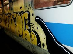 Vandal na Blanensku poničil vlakovou soupravu