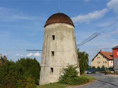 FOTO: Opravy třebíčského větrného mlýna pokračují. Hotový by měl být v listopadu