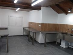 Olešnická zahrada kulturního domu se může pochlubit novým pivním barem a udírnou