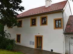 FOTO: Z posprejované budovy je opravená památka. V Blansku skončila rekonstrukce Zámku 2