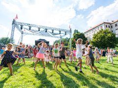 Festival Energie pro kulturu v Třebíči proběhl s oranžovými handbikes Nadace ČEZ Festival Energie pro kulturu v Třebíči proběhl s oranžovými handbikes Nadace ČEZ