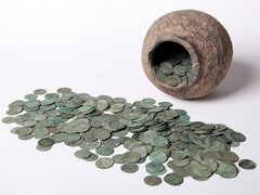Našli poklad nevyčíslitelné hodnoty. Stříbrné mince odhalí v Muzeu Blanenska