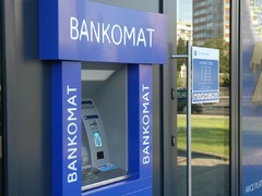 Ve vyškovském bankomatu zapomněl deset tisíc. Čestná nálezkyně peníze vrátila